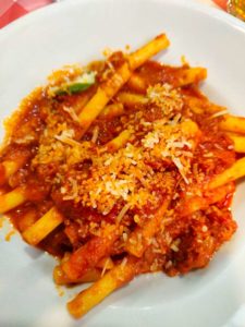 Piacco di ziti con il ragu napoletano