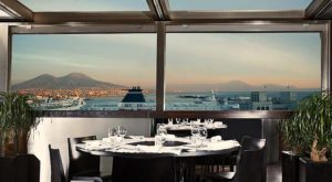 Ristorante con vista vesuvio all' Hotel Romeo Napoli