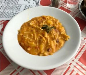 Pasta e patate con Provola nel piatto