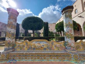 Chiostro di Santa Chiara maiolicato