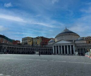 Attraversare Piazza Plebiscito Bendati tra le Piazze più grandi d'italia