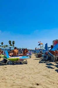 Spiagge a Varcaturo affollate