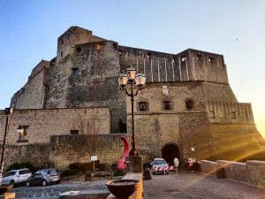 Il Castel dell'Ovo sull'isolotto di Megaride